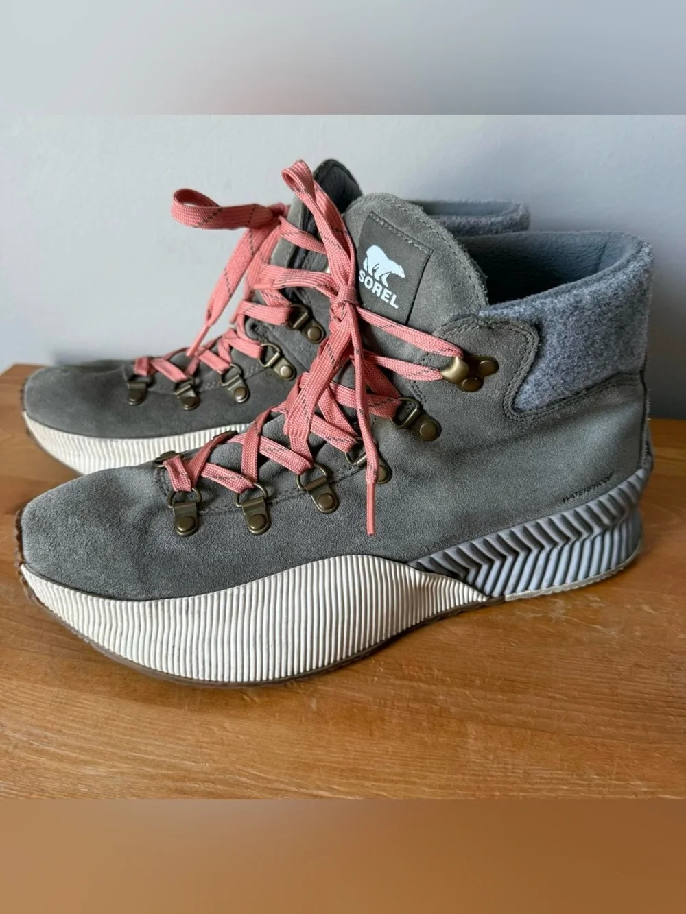 Sorel Women’s Out N About III Conquest Boots 10.5 Hiking Camping Waterproof
